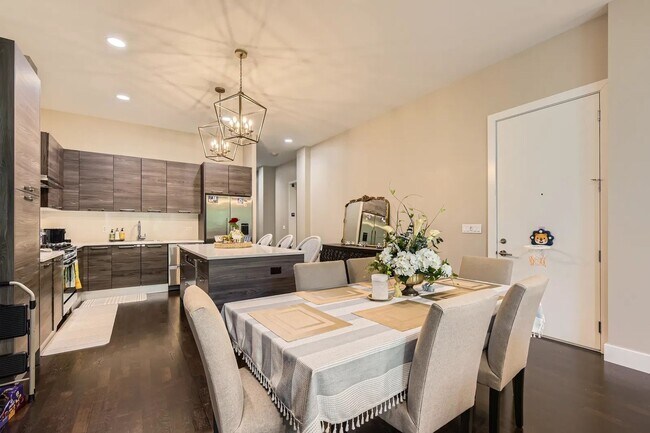 Building Photo - Beautiful 3 bedroom 3 Bathroom home