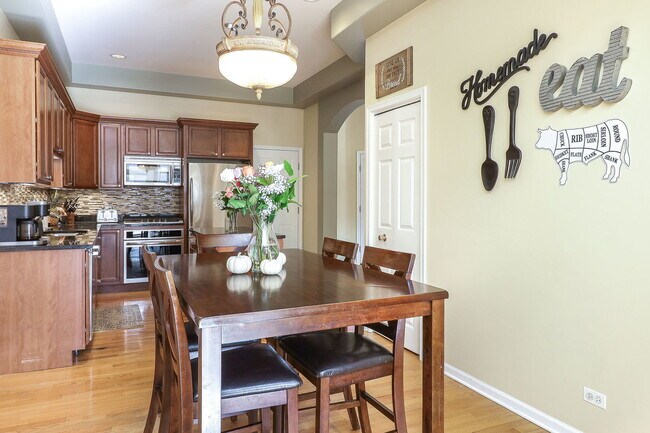 Building Photo - 961 W Spencer Ct