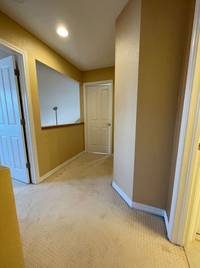 Building Photo - Lovely 2BD/1.5 BA Broomfield Townhome - Av...