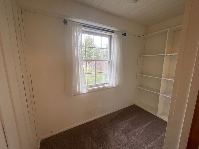 Building Photo - 3 Bed, 2 Bath Home with 2- Car Garage/Shop...