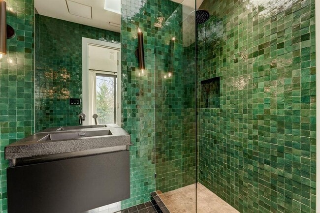 Building Photo - 509 E Mary St