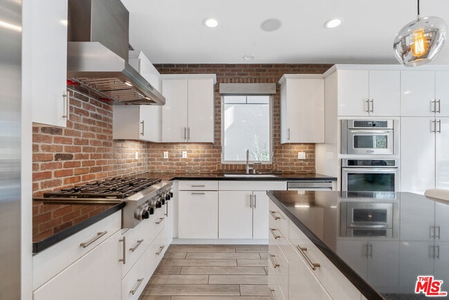 Building Photo - 12860 S Seaglass Cir