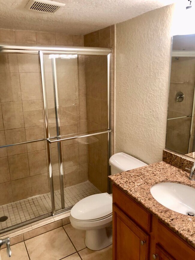 Building Photo - 936 La Costa Cir