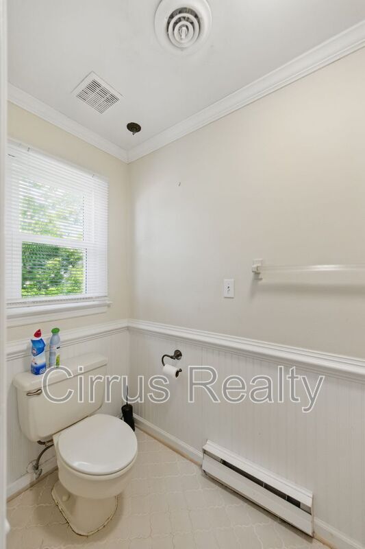 Building Photo - 156 Circle Ct