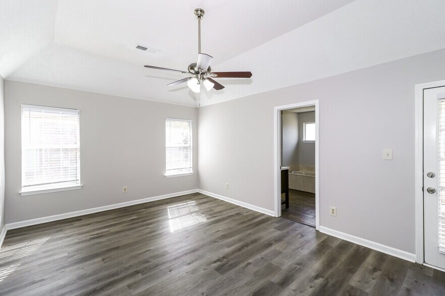 Building Photo - 6963 Naples Dr