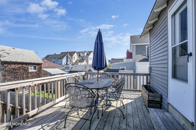 Building Photo - 19 Church St