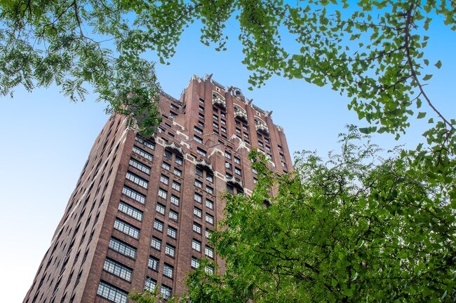 Building Photo - 320 E 42nd St