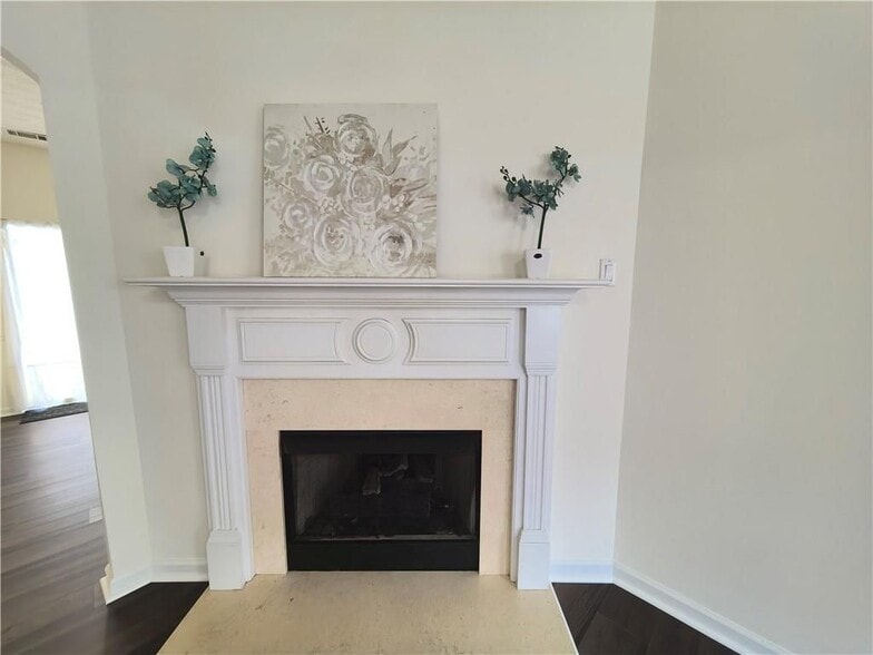 Building Photo - 619 Kenridge Way