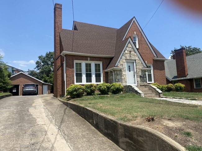 Primary Photo - 418 W Main St