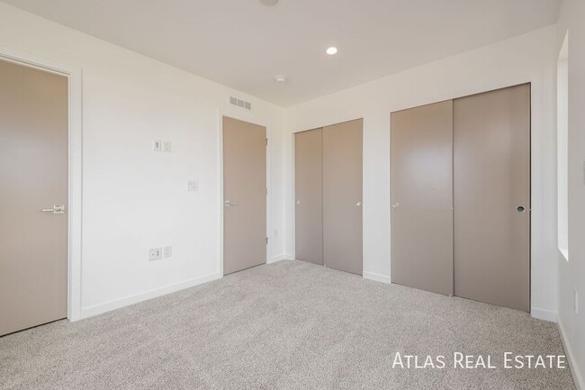 Building Photo - 2620 S Delaware St