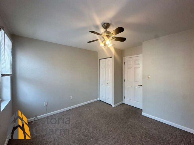 Building Photo - 3 Bedroom Home with Rooftop Views and Modern Finishes