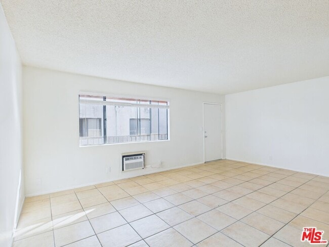 Building Photo - 236 S Ave 55