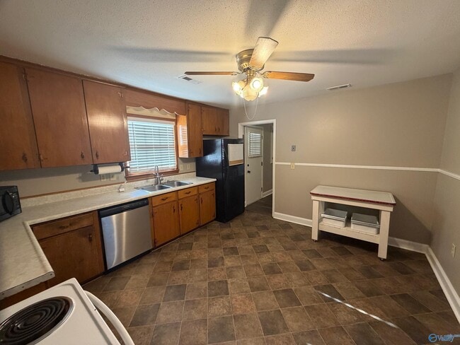 Building Photo - 1518 15th Ave SW