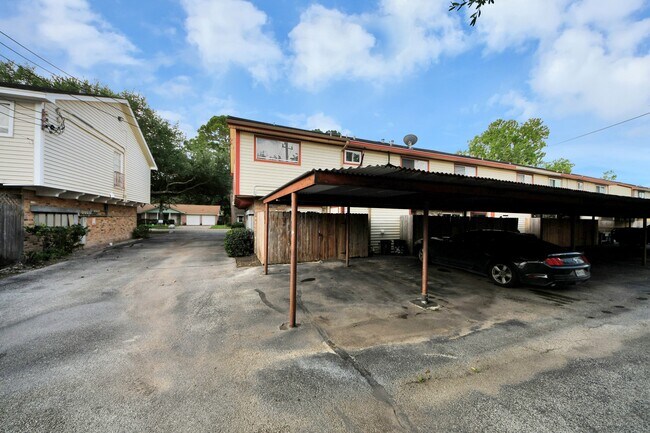 Building Photo - 10654 Hazelhurst Dr