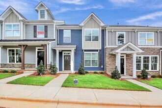 Building Photo - Stunning 3BD/2.5BA Townhome Minutes from Historic Belmont!