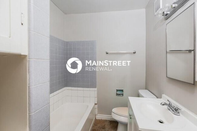 Building Photo - 3 Bedroom Pet-Friendly Home in Phoenix, AZ with Main Street Renewal