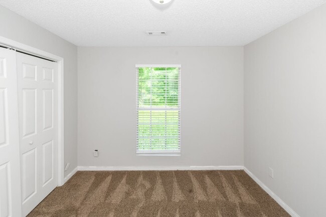 Building Photo - Charming Ranch-Style Home with Spacious Ya...