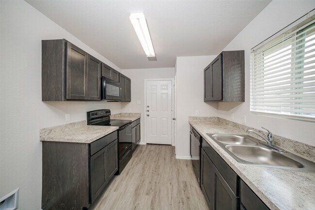 Building Photo - 206 Pronghorn Dr