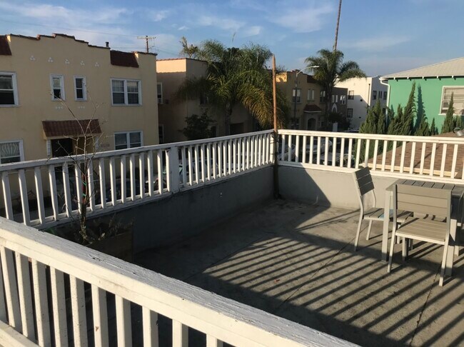 Balcony - 5360 Monroe St