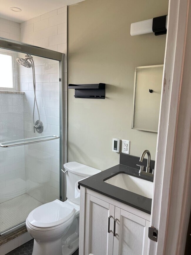 Building Photo - Inviting 1 bed/1bath in Benton Park West