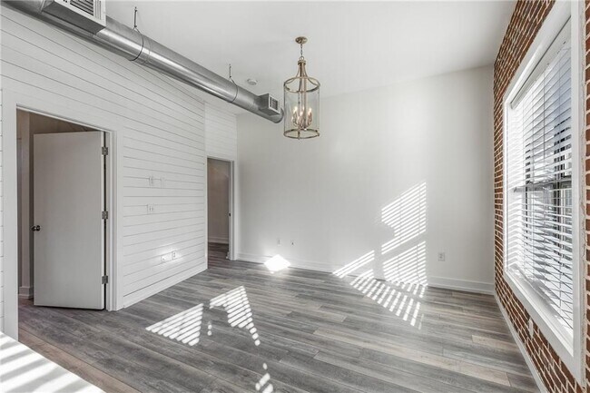 Building Photo - 791 Wylie St SE