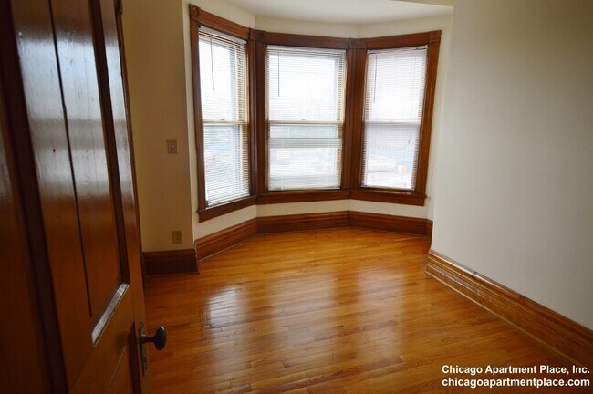 Building Photo - 2329 N Halsted St