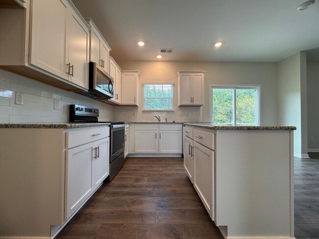 Building Photo - Beautiful 4BR 2.5BA Home in Trinity