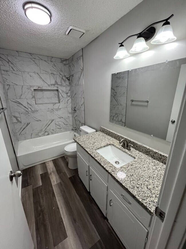 Building Photo - 16 Eastwood Dr