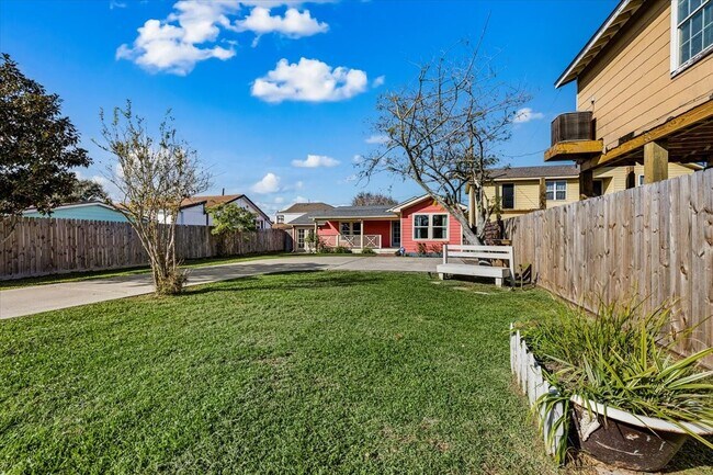 Building Photo - 5522 Avenue O 1/2