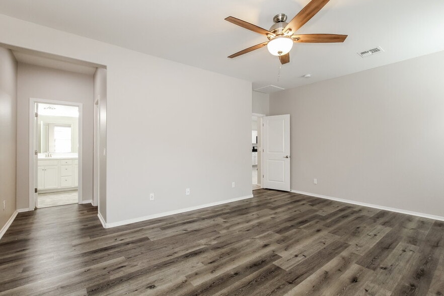 Building Photo - 1287 N 166th Ave