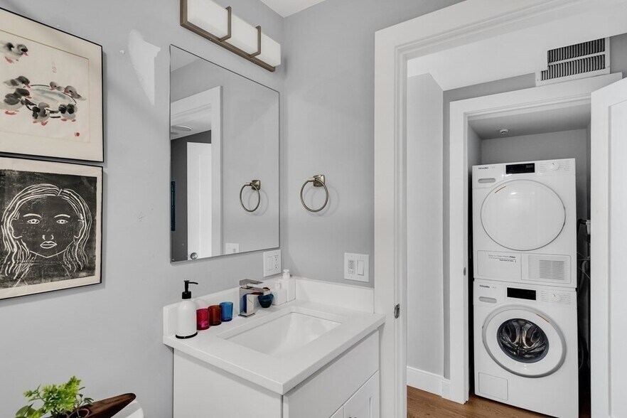 Building Photo - 19 Plymouth St