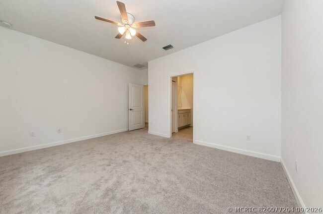 Building Photo - 4547 Hollister Ave