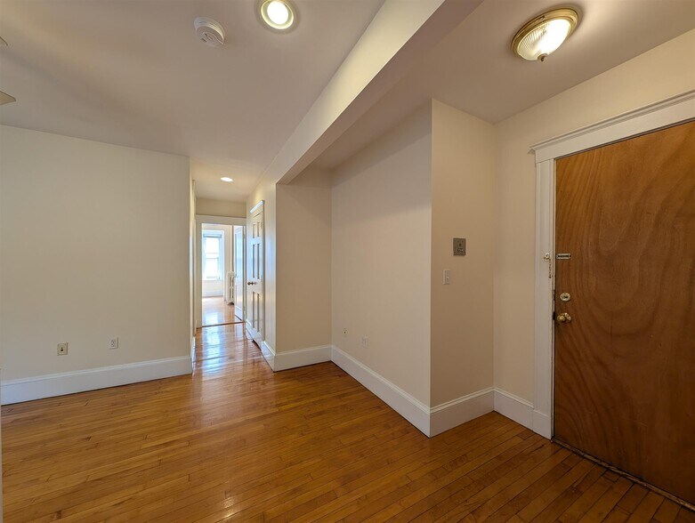 Building Photo - 335A Harvard St