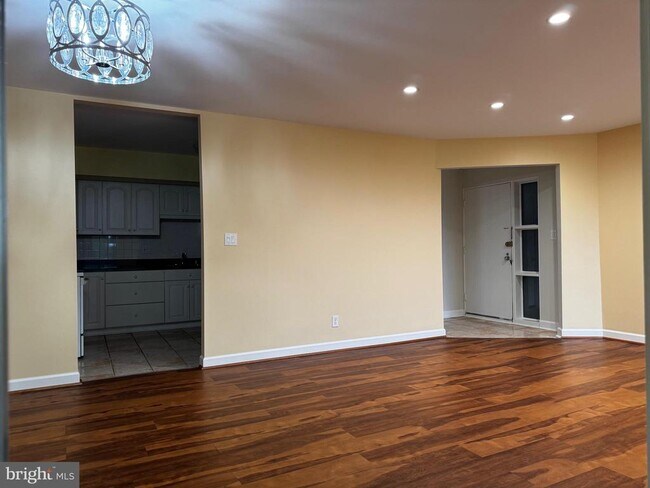 Building Photo - 12 Stonehenge Cir