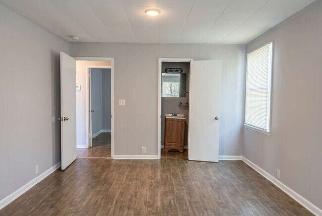 Building Photo - 431 Bussey Ave