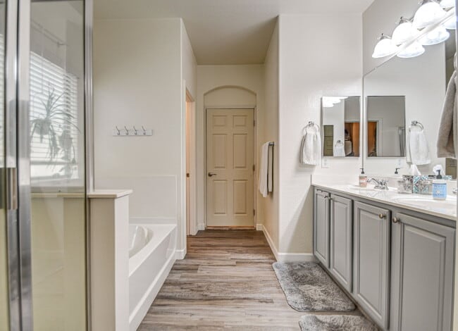 Building Photo - Del Rio Ranch Beauty