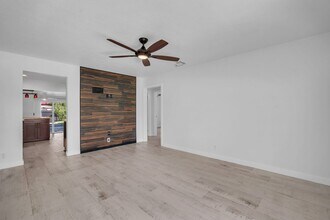 Building Photo - Beautiful home in quiet neighborhood