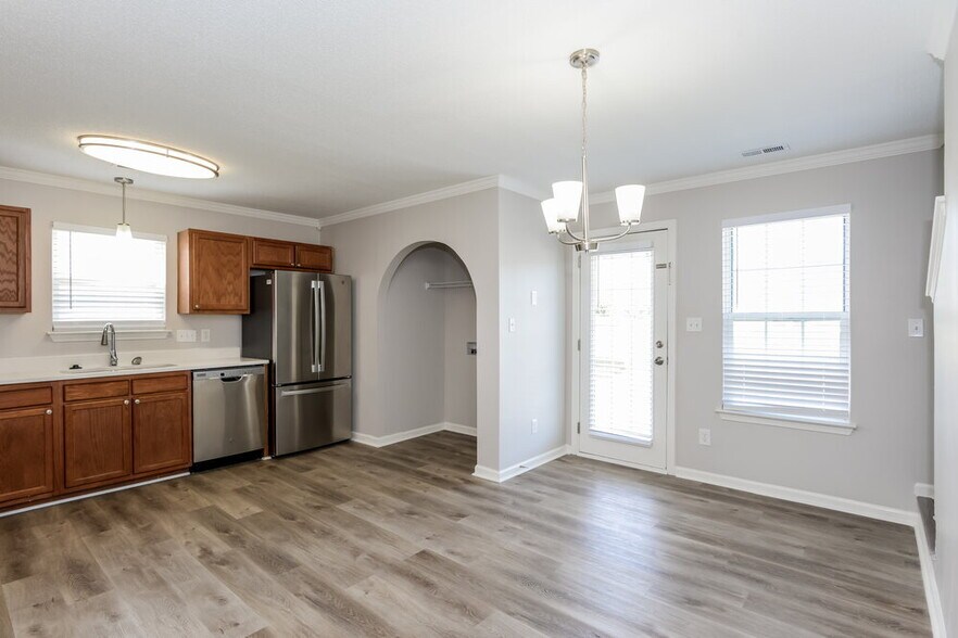 Building Photo - 6004 Bradford Ct