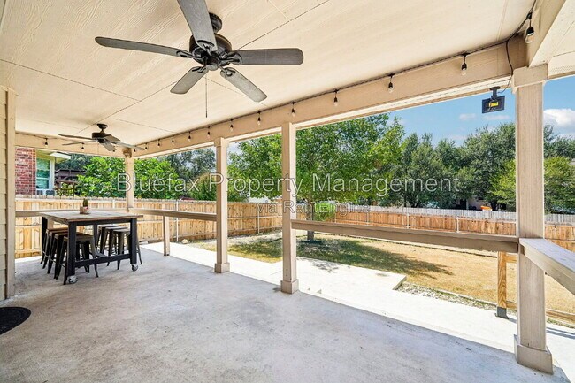 Building Photo - 315 Hollow Grove