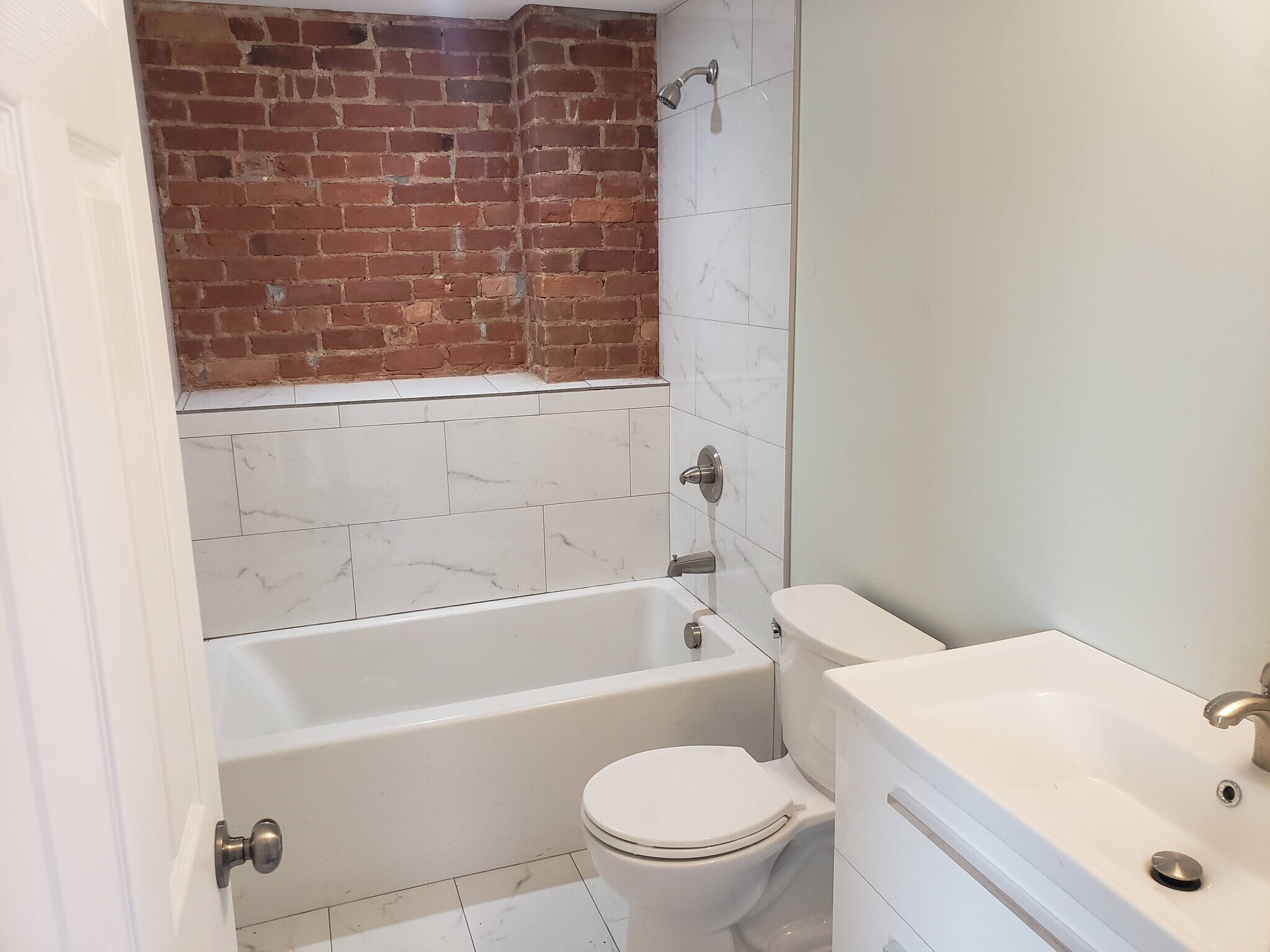 Bathroom - 836 York St