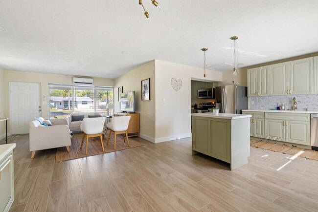 Building Photo - 20 NE 17th Ave