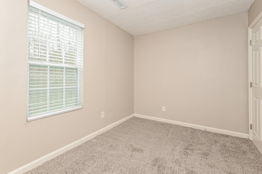 Building Photo - 425 Village Bluff Dr