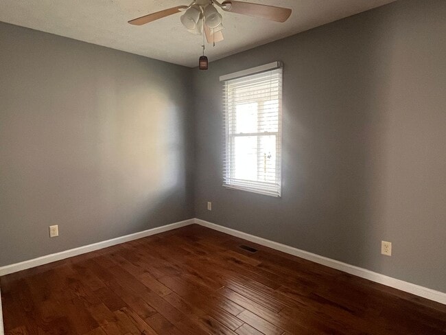 Building Photo - Beautiful Three Bedroom Home in London, KY
