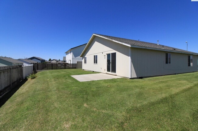 Building Photo - 3 Bed, 2 Bath Rambler in Pasco
