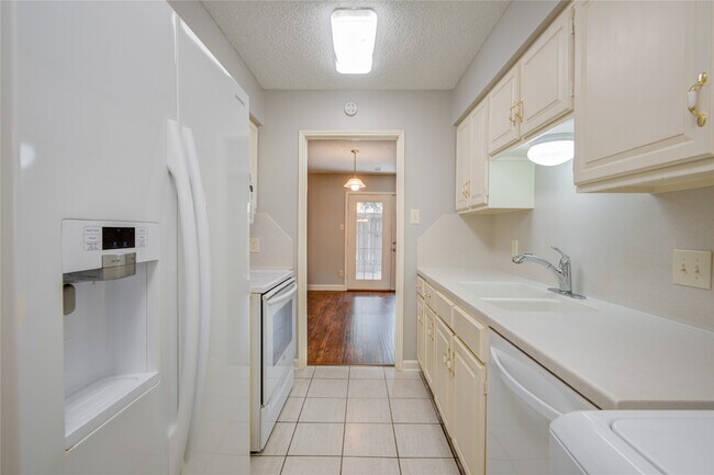 Building Photo - 14529 Misty Meadow Ln