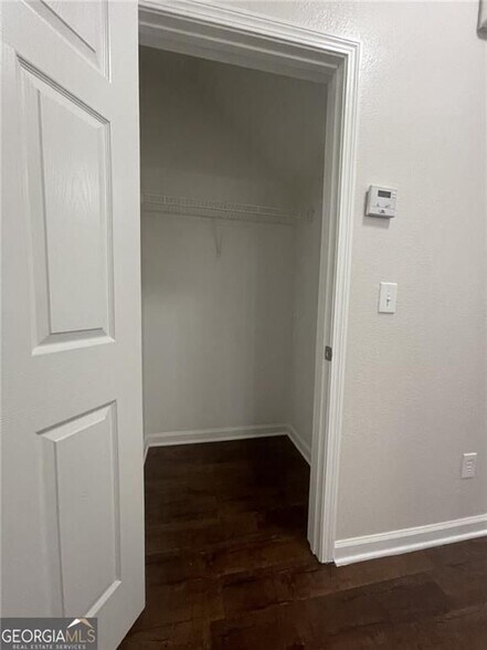 Building Photo - 387 Brookview Dr