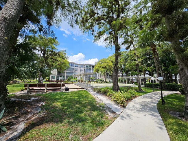 Building Photo - 4899 NW 26th Ct