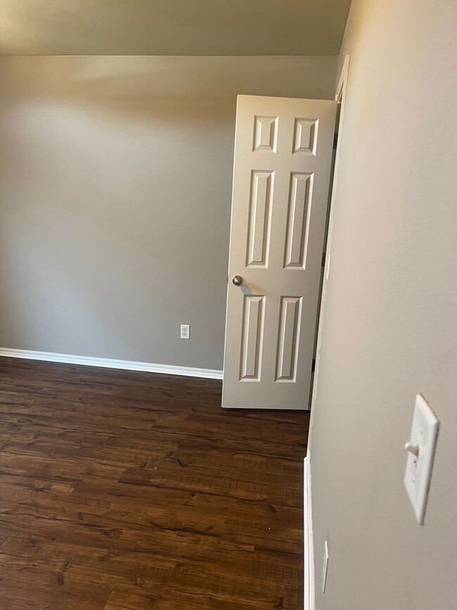 Building Photo - Three bedroom home in The Apples in Moore!...