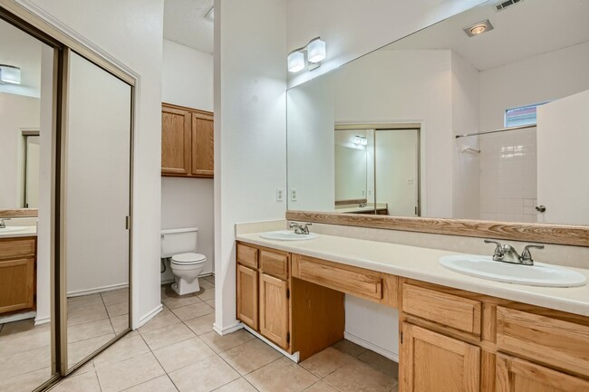 Building Photo - Beautiful 3/2 on Greenbelt (Inquire for Av...