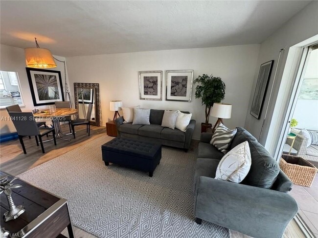 Building Photo - 1900 Alamanda Dr